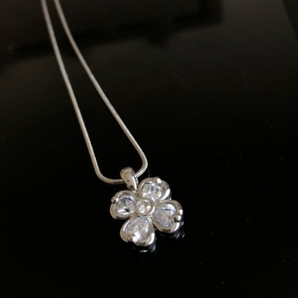 Silver crystal flower / four leaf clover necklace